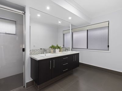 24 Feathertail Place, Wakerley