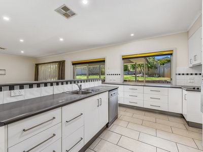 5 Finlayson Court, Millicent