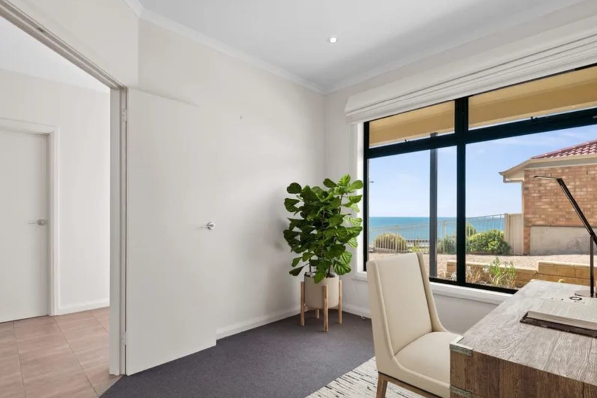 2 Clifftop Crescent, Hallett Cove
