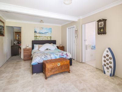 48 Sunset Boulevard, Kianga