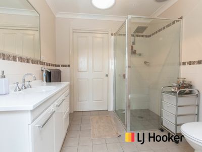 12 / 5 John Brass Place, Dubbo