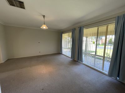 8 Norfolk Crescent, Dubbo