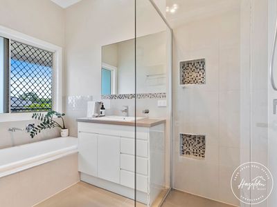 27 Jordana Place, Glass House Mountains