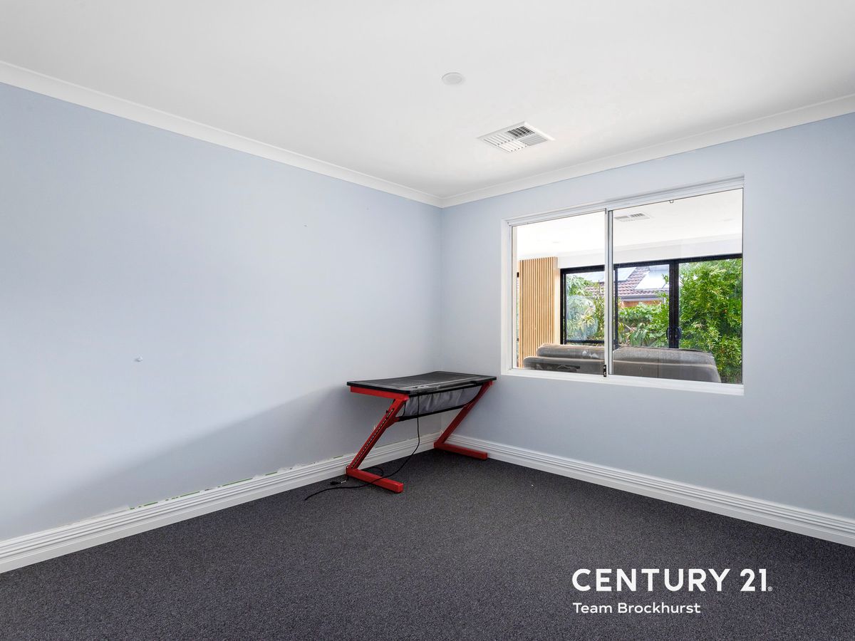 21 Pomera Drive, Byford