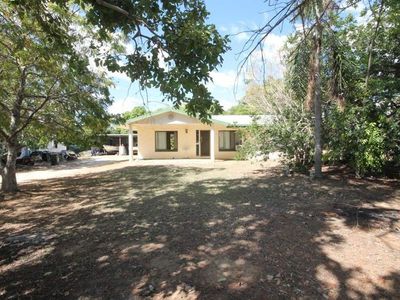 5 BROKER STREET, Grand Secret