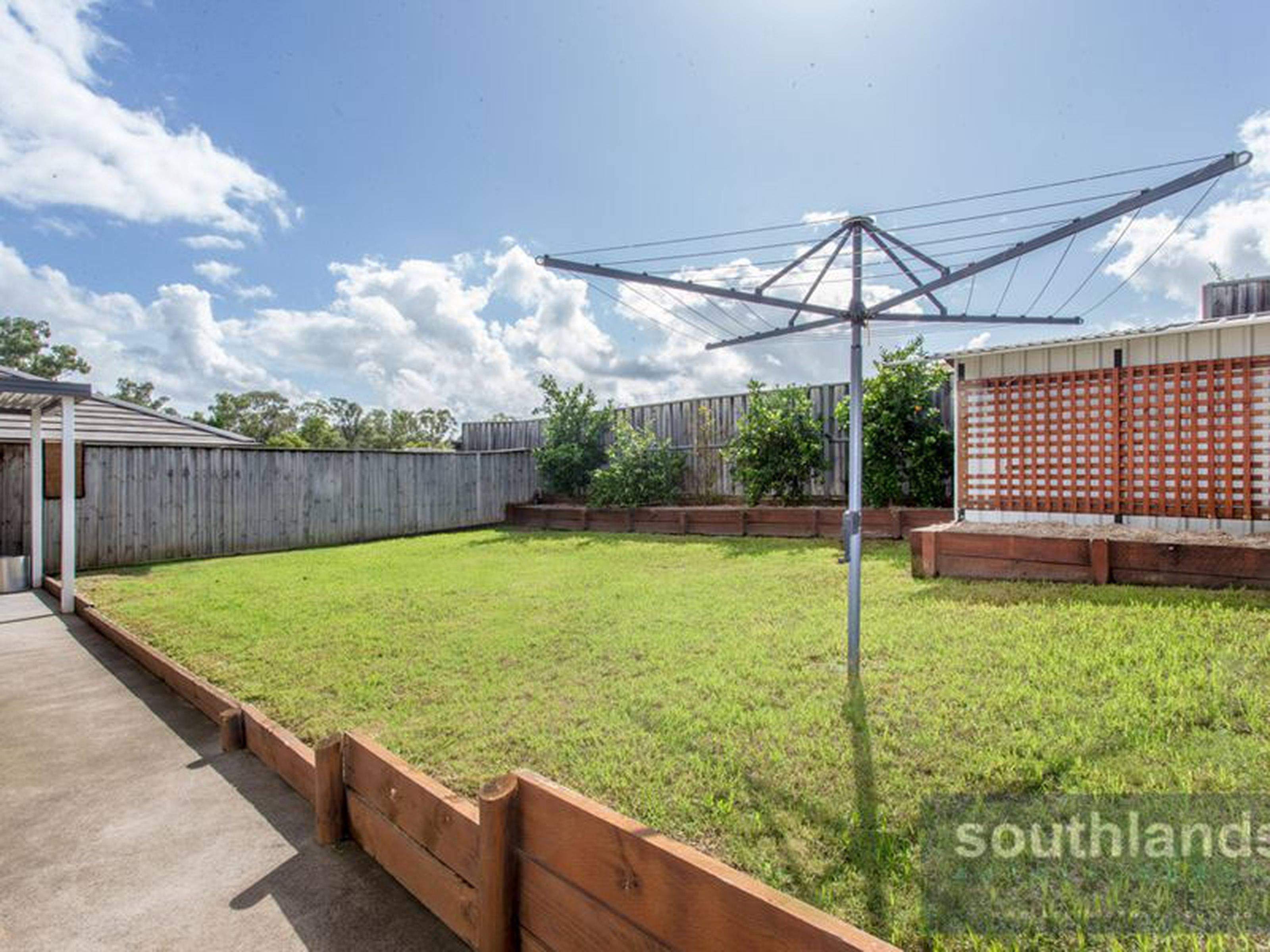 8 Coachwood Drive, CLAREMONT MEADOWS