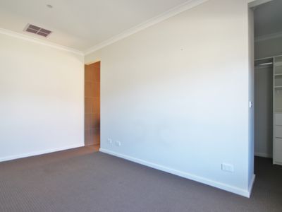 21 St Gwinear Lane, Cranbourne North