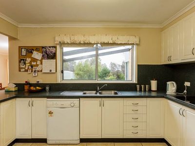 2 Lemin Avenue, Rutherglen