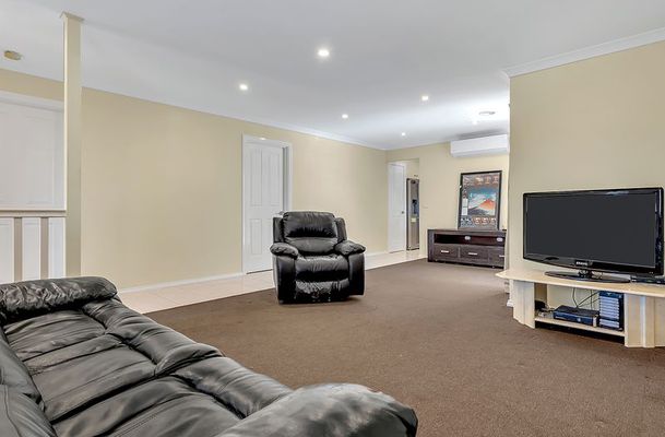 11 Hamilton Hume Parade, Craigieburn