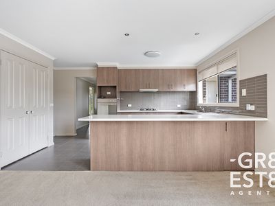 4 Dan Morgan Drive, Cranbourne East