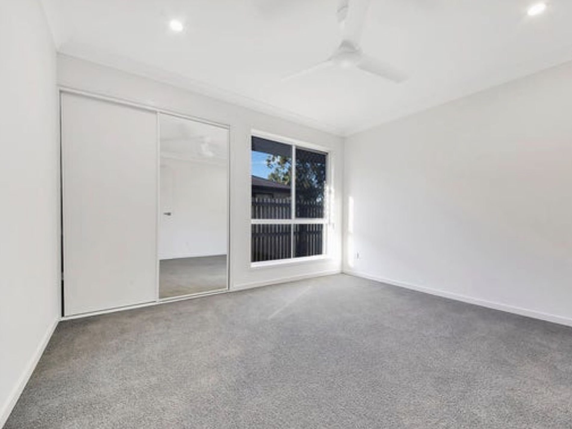 39 LAKESIDE DRIVE, Taroomball