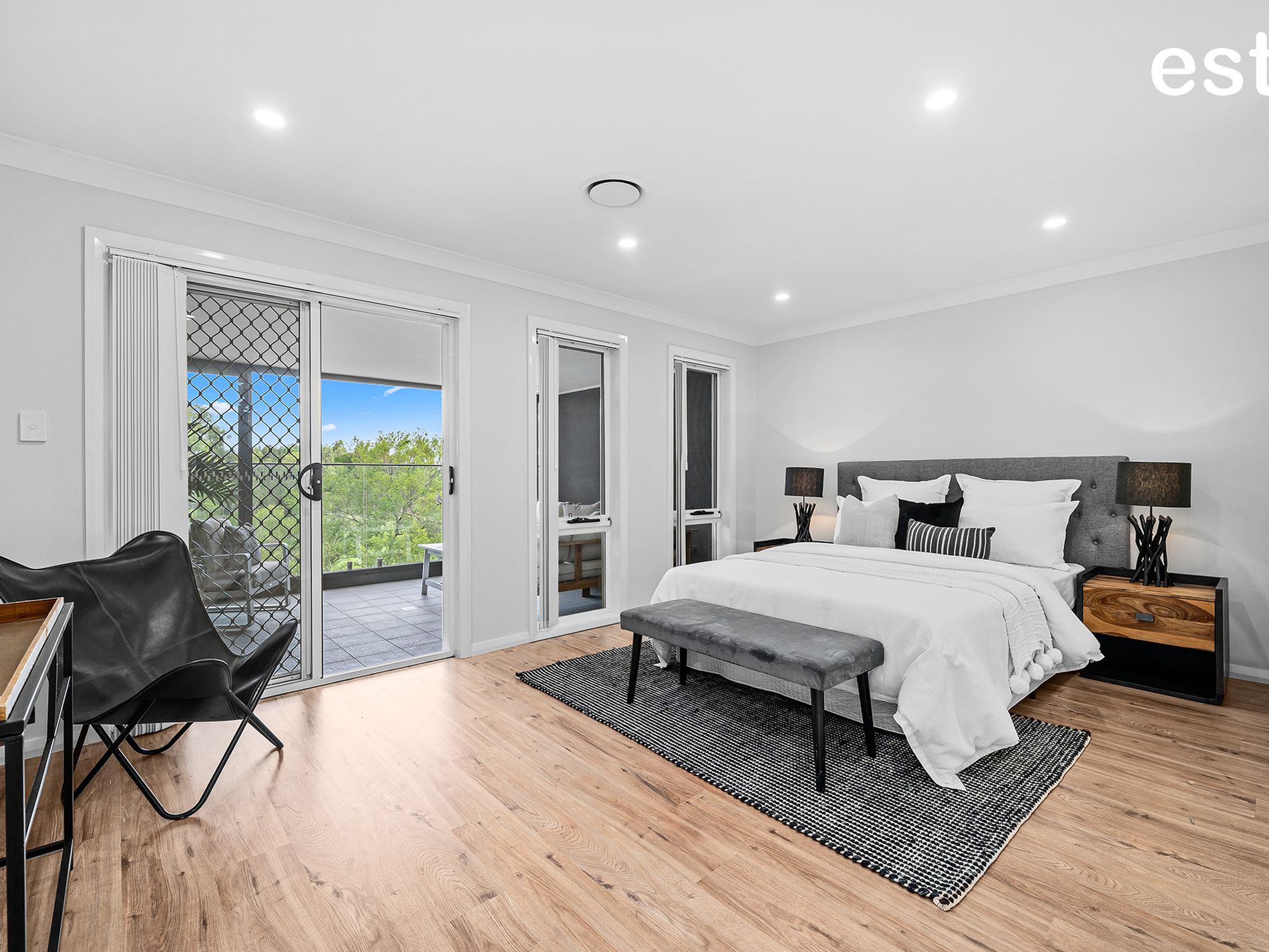 230 Greenview Parade, The Ponds