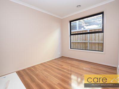 15 STATURE AVENUE, Clyde North