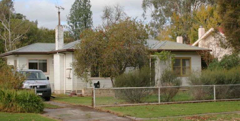 1 Hyacinth Street, Violet Town