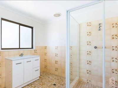 26 Campbell Parade, Mannering Park