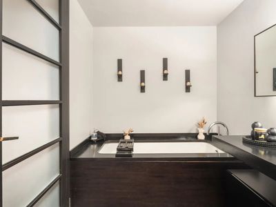 911 / 20 Pine Street, New York, NY, International