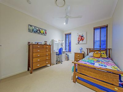 12 Blue Gum Place, Wakerley