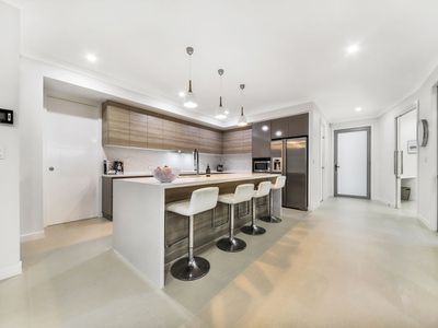 5 Commodore Place, Manly West
