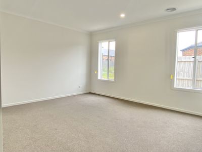 27 Vogue Drive, Wyndham Vale