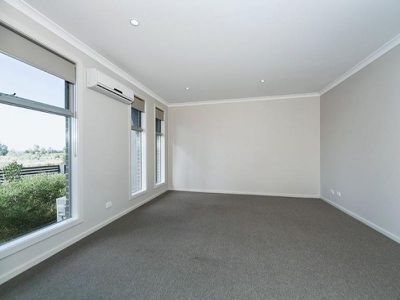 354 Boardwalk Boulevard, Point Cook