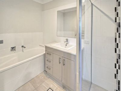 3 Madeira Street, Springfield Lakes