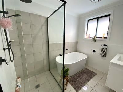 4 Livingston Boulevard, Forbes
