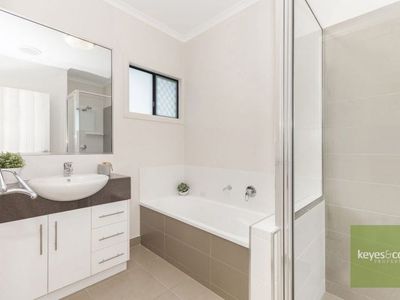 32 Batiki Circuit, Burdell