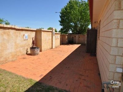 2 Barracks Close, Dubbo