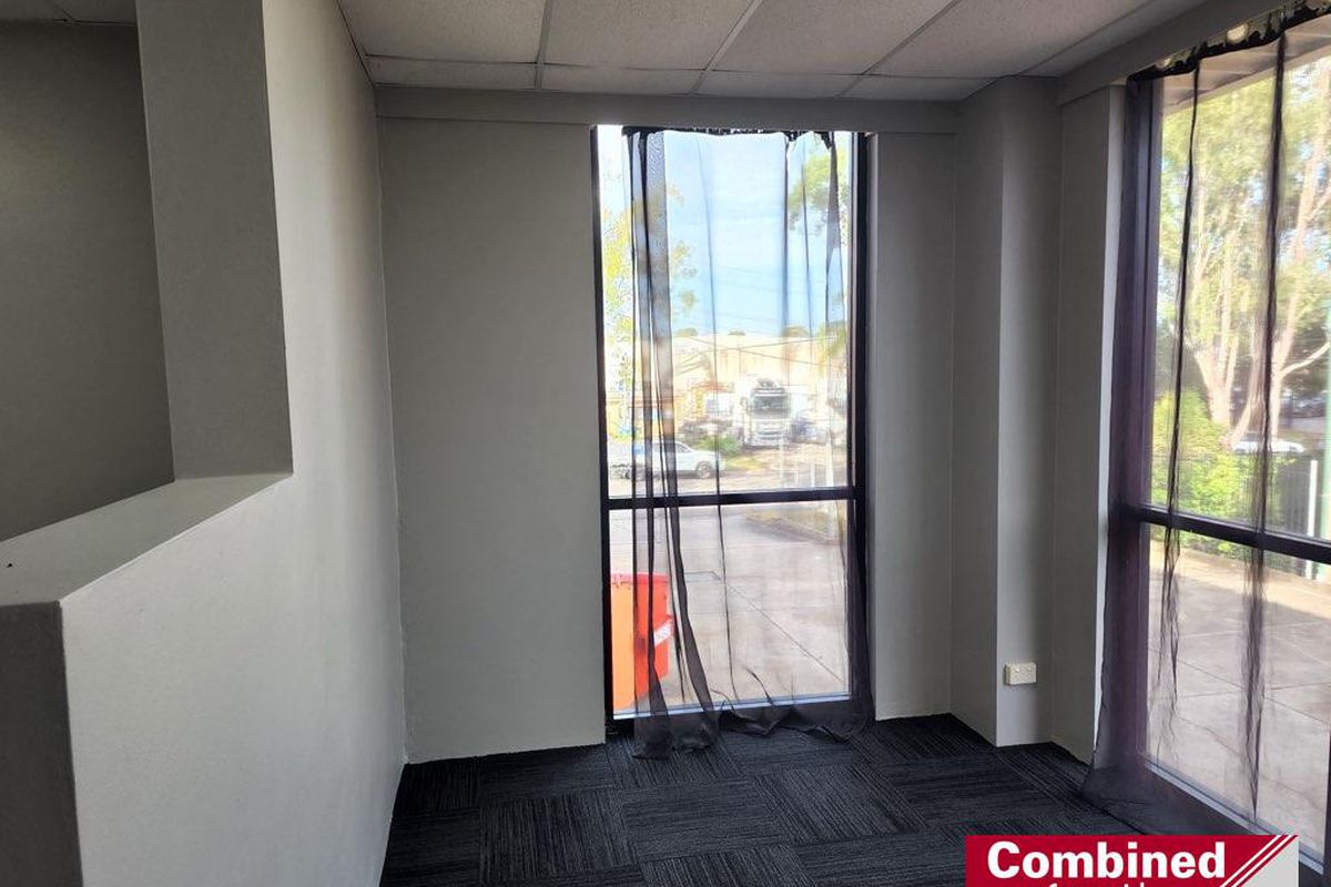 1 / 4 Shaw Road, Ingleburn