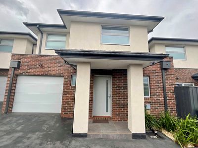 2 / 28 Curie Avenue, Oak Park