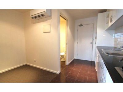 10 / 5  Archibald, Box Hill