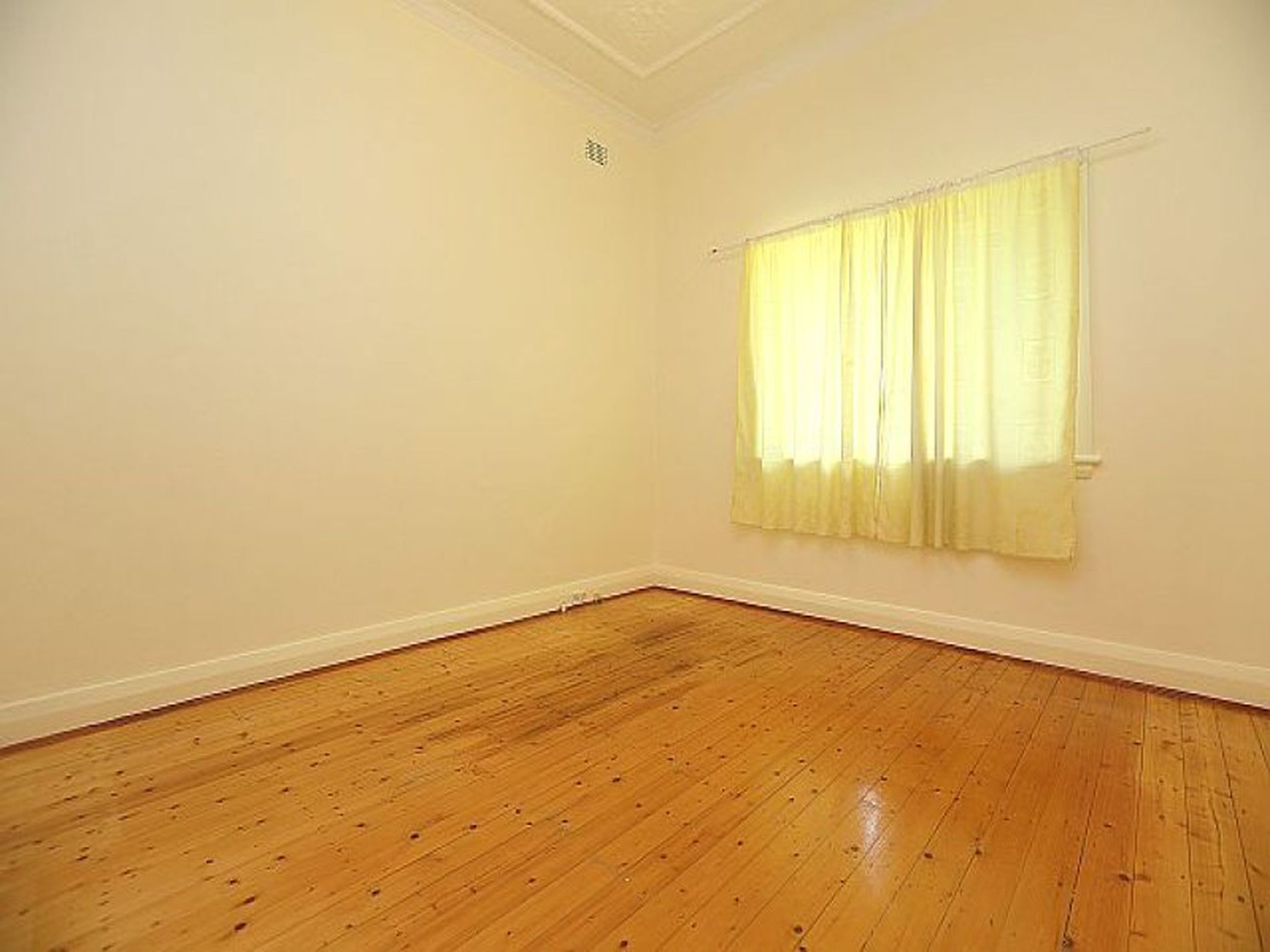 4 The Boulevarde, Yagoona