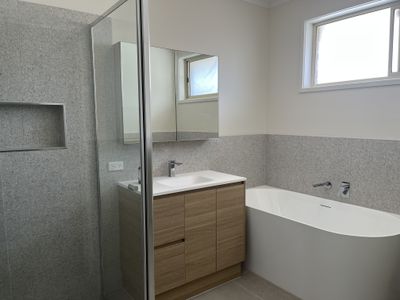 5 / 2 Vivian Street, Belmont