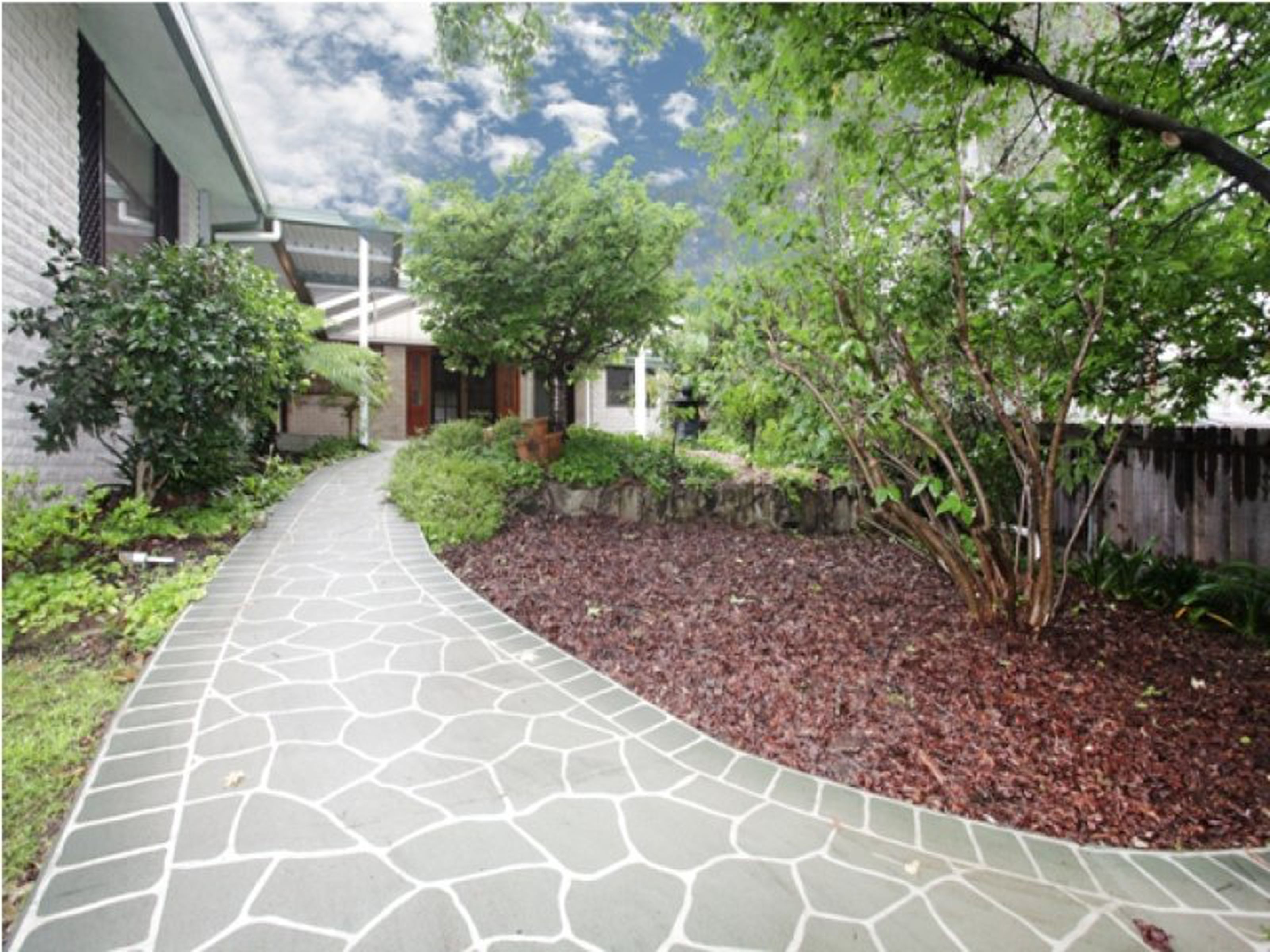 17 Batman Crescent , SPRINGWOOD
