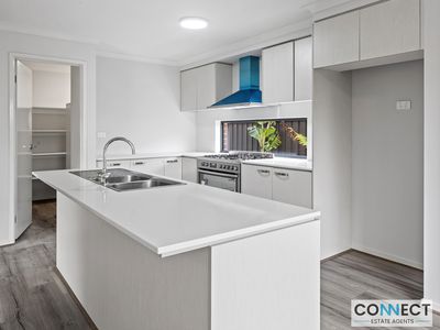 33 Burford Way, Cranbourne North