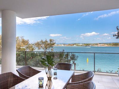 31104 / 2 Ephraim Island Parade, Paradise Point