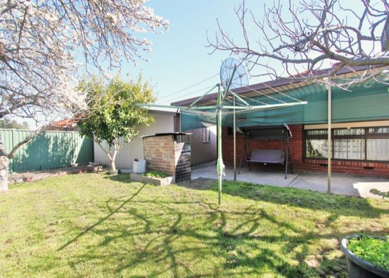 39 Murchison Crescent, Clayton South