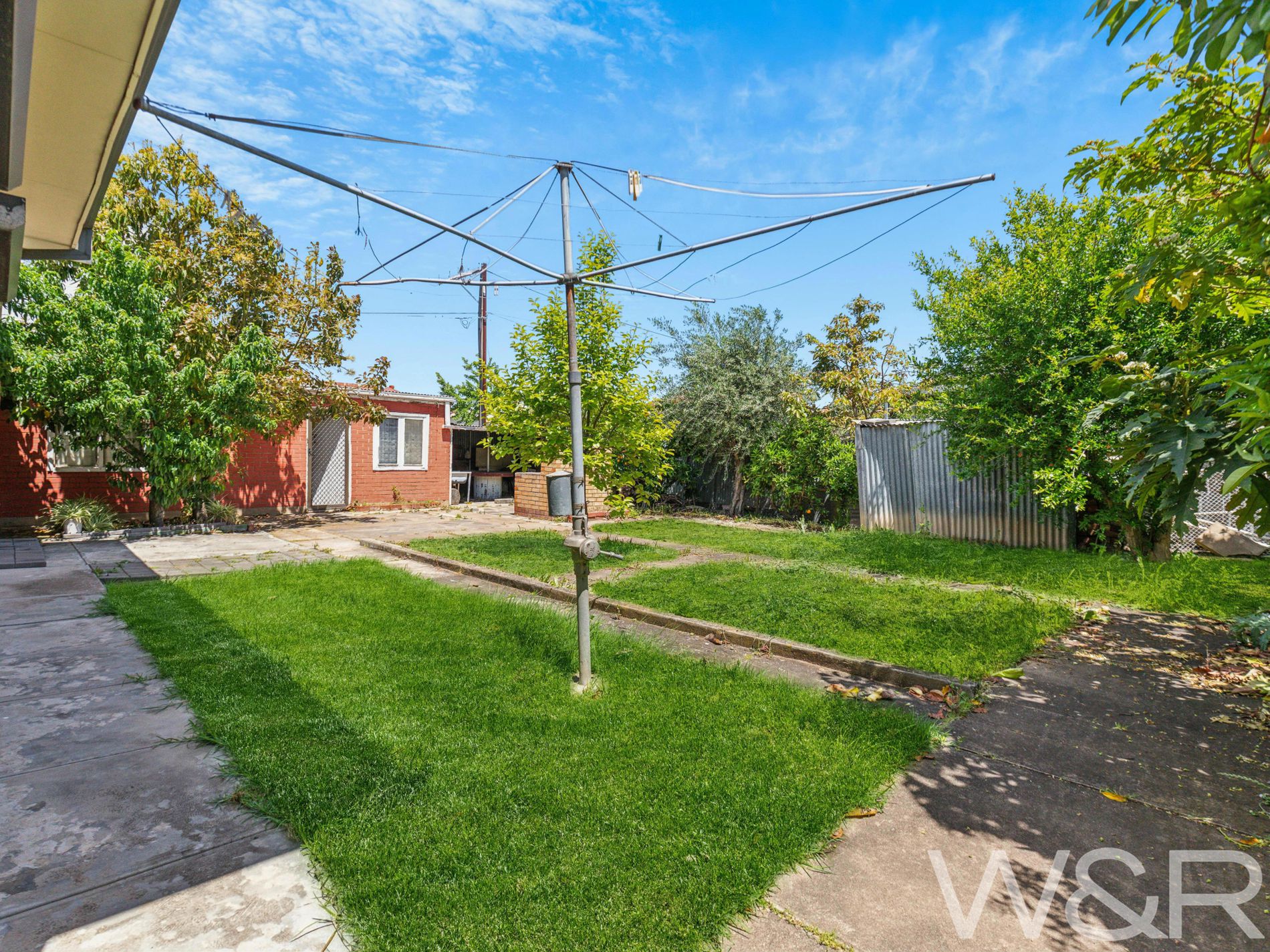 18 Hampton Street, Brooklyn Park