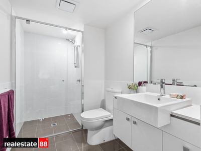 90 / 172 Railway Parade, West Leederville