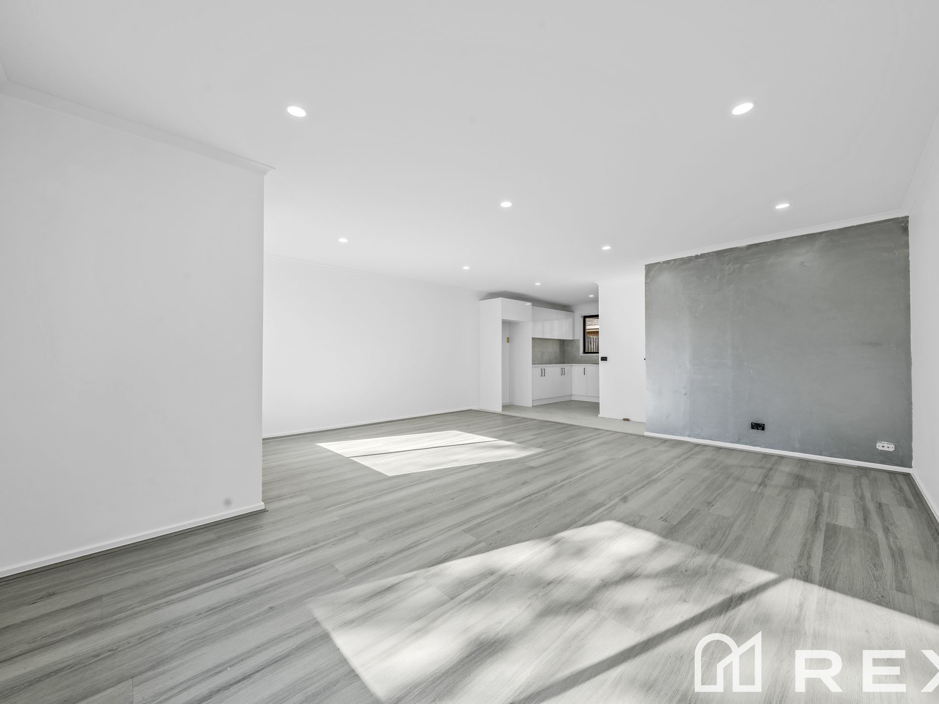 5 / 16 Heywood Crescent, Cranbourne North