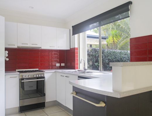 Tewantin Townhouse Close to All Amenities image 3