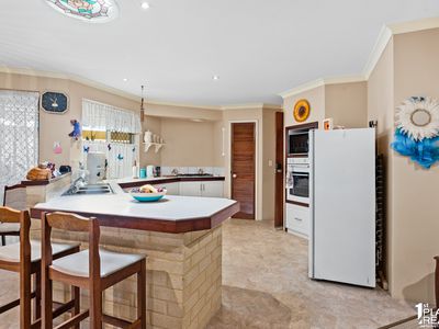 25 Templetonia Promenade, Halls Head