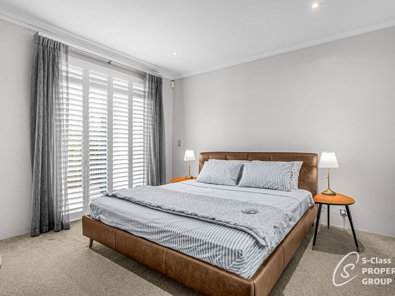 33 Barrington Avenue, Champion Lakes
