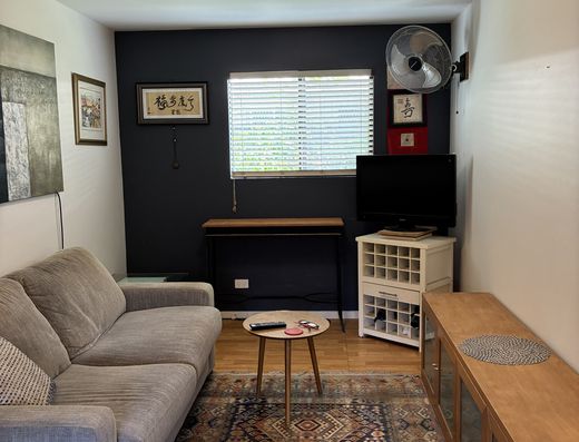 Granny flat in the heart of Tewantin image 5