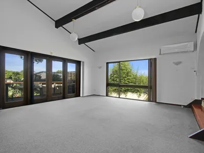 32 Hillcrest Avenue, Moorebank