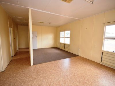 100 Crane Street, Longreach