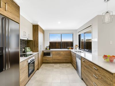 2 Tyrone Street, Middle Ridge