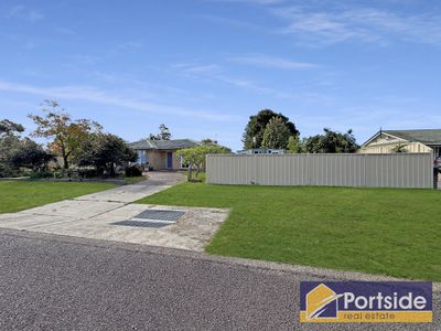 1 Clemenceau Crescent, Tanilba Bay