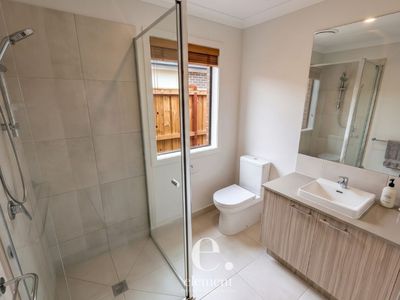 39 Pickering Crescent, Lara
