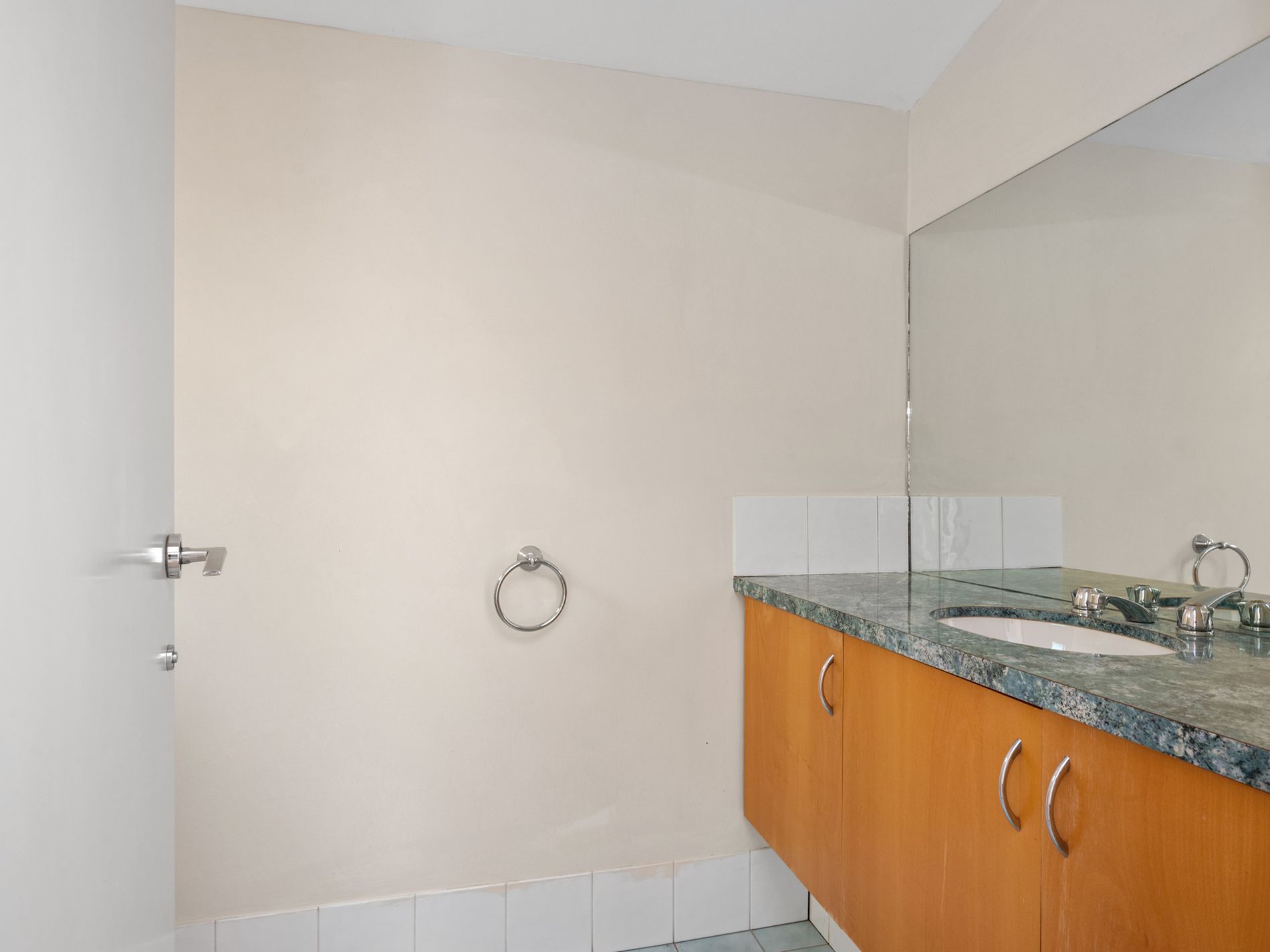 2 / 29 Collins Street, Piccadilly